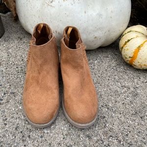 Tan/brown toddler/kids ankle boots old navy size 8
